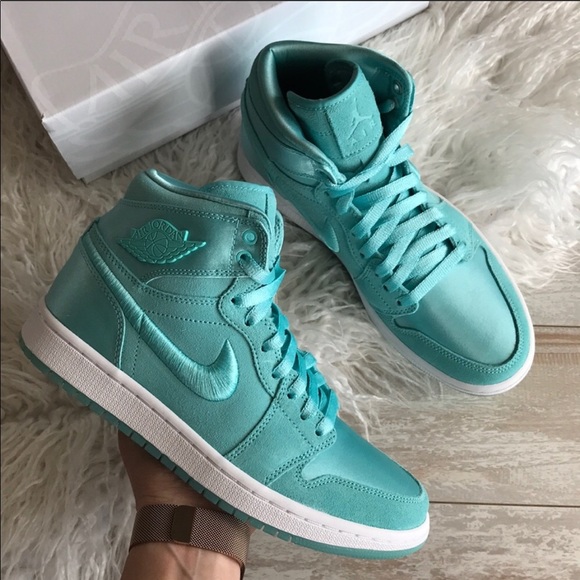 NWT Nike Air Jordan 1 Retro Satin Pack - Picture 7 of 8